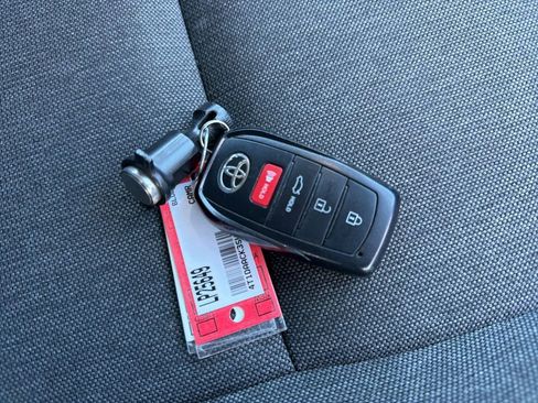 Used 2025 Toyota Camry SE image 33