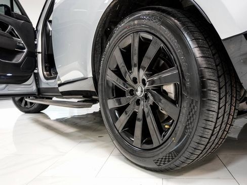 Used 2023 Land Rover Range Rover SE image 11