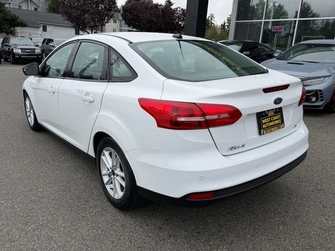 Used 2015 Ford Focus SE w/ Reverse Sensing Package FWD image 5