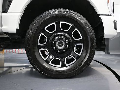 Used 2025 Ford F250 Platinum AWD/4WD image 16