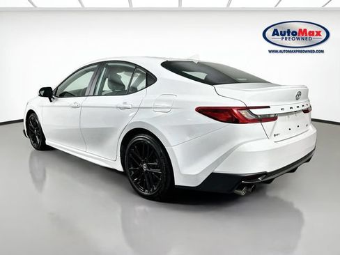 Used 2025 Toyota Camry SE FWD image 5
