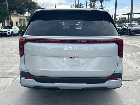 New 2026 Kia Carnival EX FWD image 7