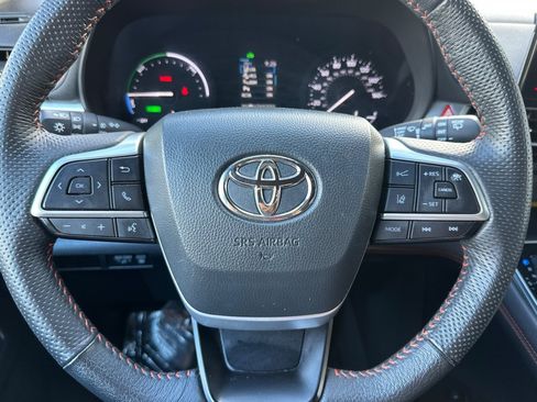 Used 2024 Toyota Sienna XSE AWD/4WD image 11