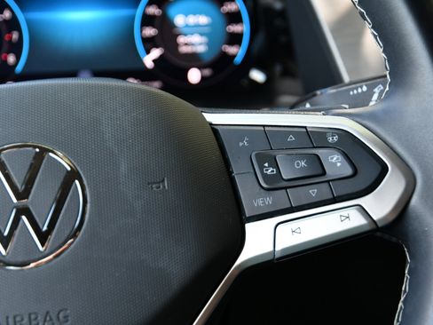 Used 2024 Volkswagen Atlas Cross Sport SE image 10