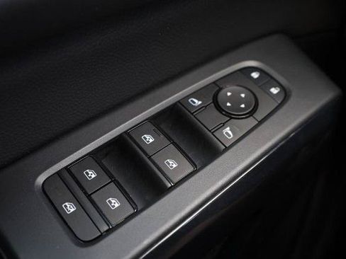 Certified 2025 Nissan Pathfinder SV w/ SV Premium Package FWD image 21