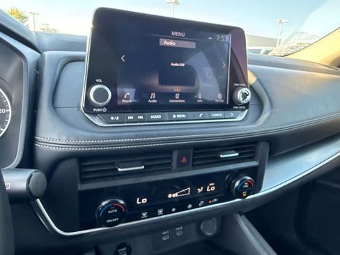 Used 2025 Nissan Rogue SV AWD/4WD image 18