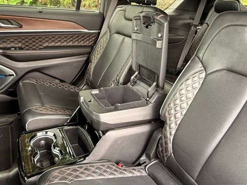 Used 2023 Jeep Grand Cherokee L Summit w/ Advanced Protech Group IV AWD/4WD image 33