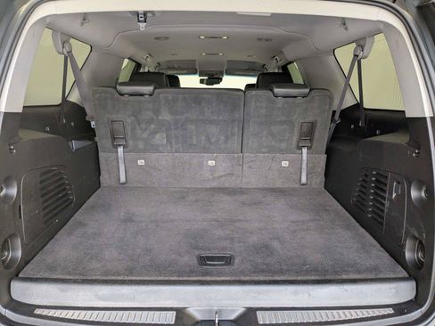 Used 2017 Chevrolet Suburban LT RWD image 9