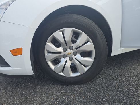 Used 2014 Chevrolet Cruze LS image 25
