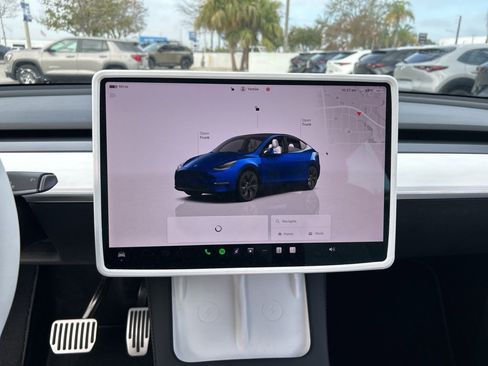 Used 2022 Tesla Model Y Long Range image 22