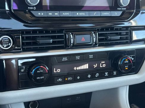 Used 2024 Nissan Pathfinder SV w/ SV Premium Package FWD image 19