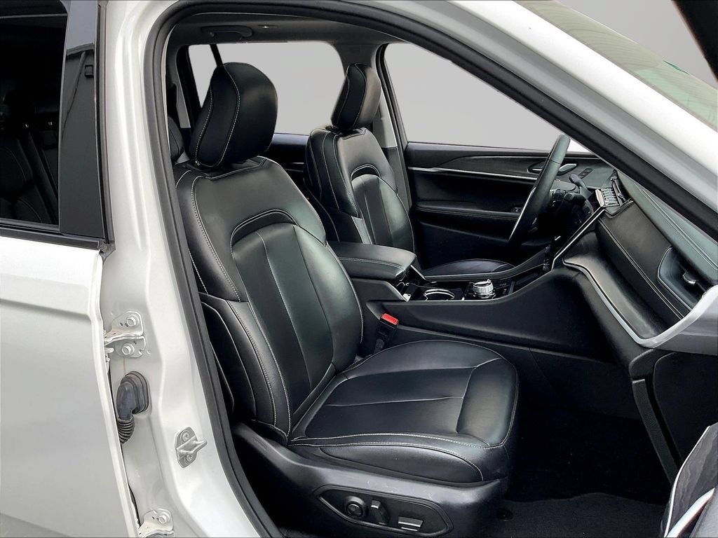 Used 2023 Jeep Grand Cherokee Limited AWD/4WD image 30
