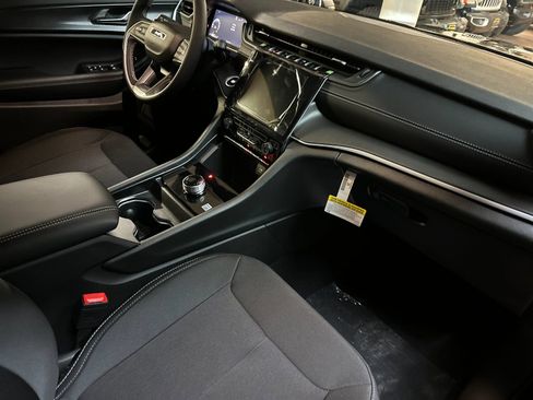 New 2026 Jeep Grand Cherokee Laredo image 15