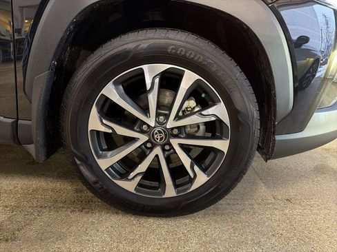 Used 2025 Toyota Corolla Cross XLE image 29