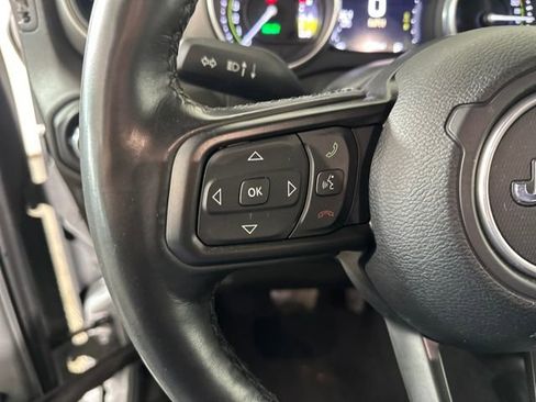 Used 2023 Jeep Wrangler Unlimited w/ Sun & Screen Package image 15