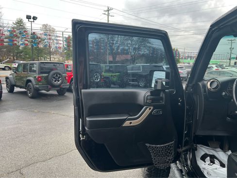 Used 2017 Jeep Wrangler 75th Anniversary image 17