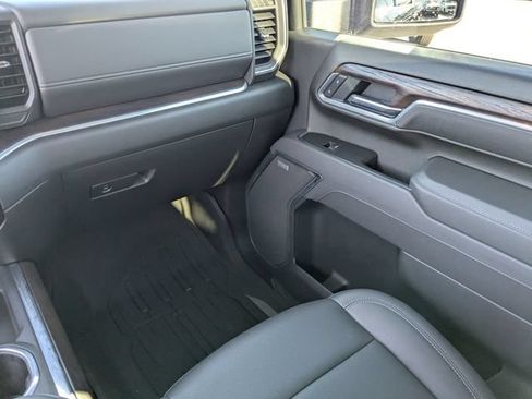 Used 2025 GMC Sierra 2500 SLT w/ SLT Premium Package AWD/4WD image 16