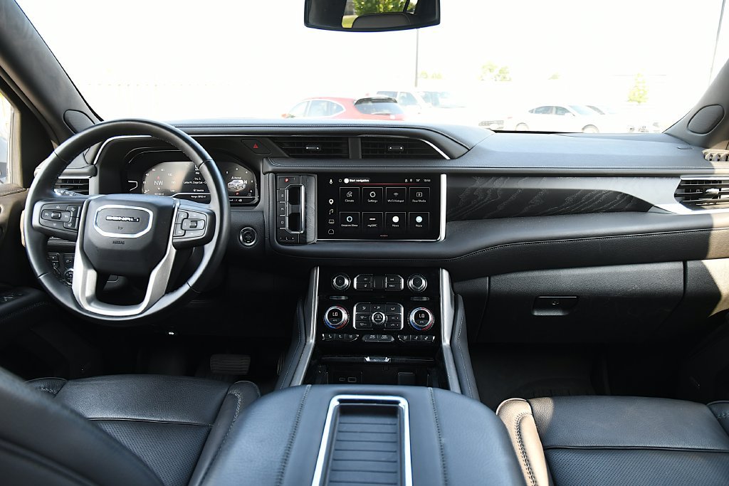 Used 2024 GMC Yukon XL Denali AWD/4WD image 31