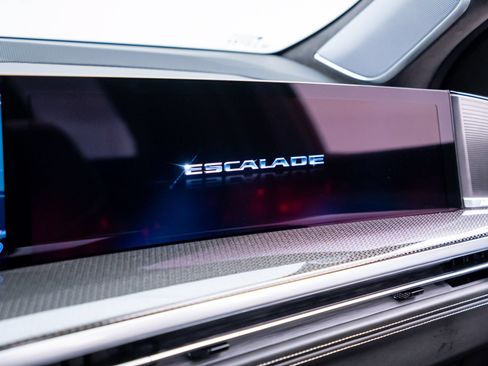 Certified 2025 Cadillac Escalade V w/ LPO, ONYX Package AWD/4WD image 33