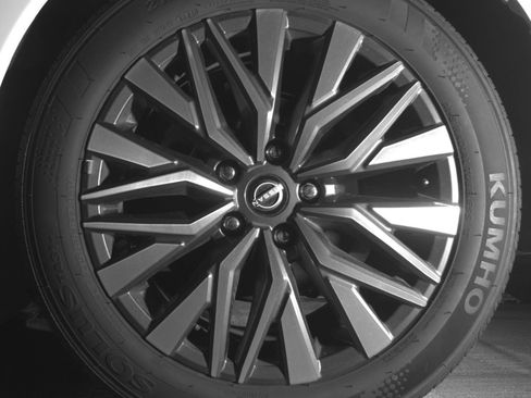 Used 2025 Nissan Altima 2.5 SV FWD image 17