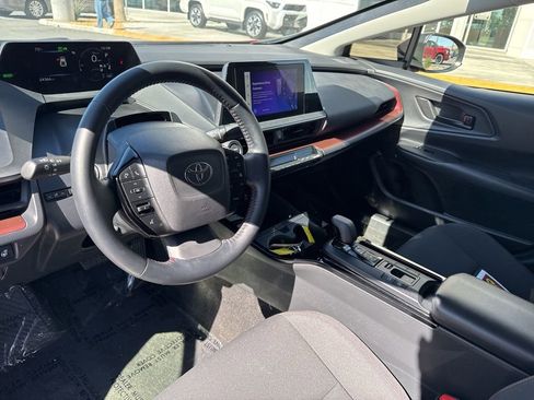 Used 2024 Toyota Prius Prime SE image 11