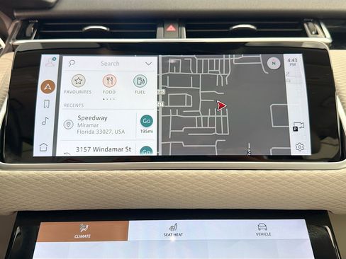 Used 2022 Land Rover Range Rover Velar R-Dynamic S image 33