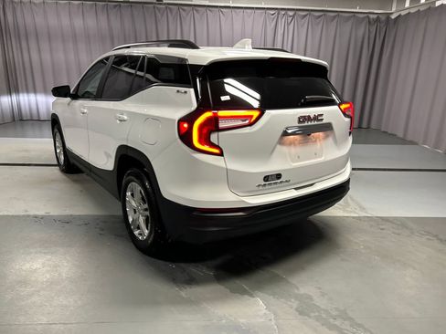 Used 2022 GMC Terrain SLE w/ Driver Convenience Package image 5
