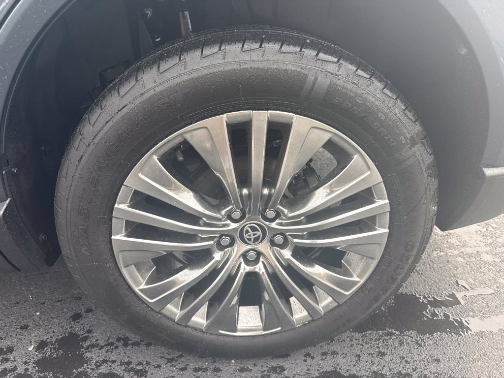 Certified 2023 Toyota Venza Limited AWD/4WD image 6