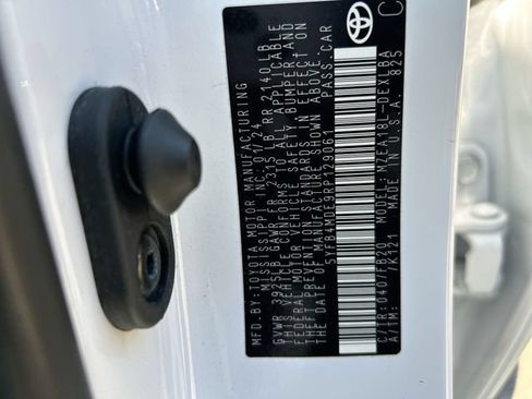 Used 2024 Toyota Corolla LE FWD image 31