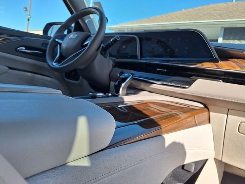 Certified 2024 Cadillac Escalade Sport Platinum image 35