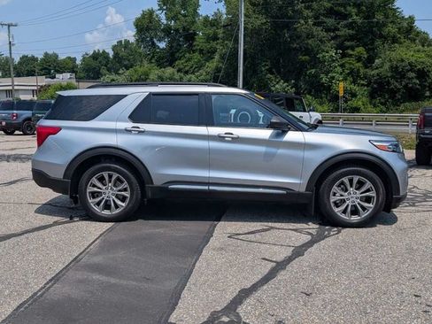 Certified 2023 Ford Explorer XLT w/ Equipment Group 202A AWD/4WD image 2