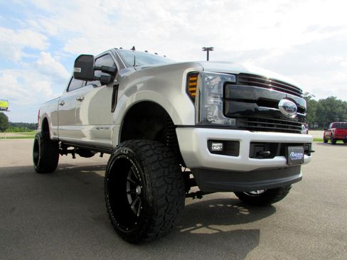 Used 2019 Ford F250 Lariat w/ Lariat Ultimate Package image 5