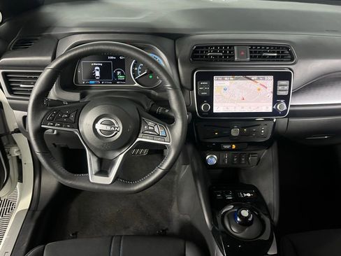 Used 2025 Nissan Leaf SV Plus image 12