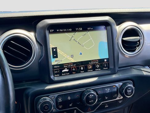 Certified 2020 Jeep Gladiator Overland AWD/4WD image 13