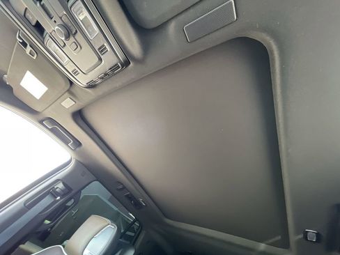 Used 2025 GMC Yukon Denali Ultimate AWD/4WD image 19