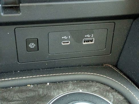 Used 2022 Nissan Armada Platinum w/ Captain's Chairs Package RWD image 27