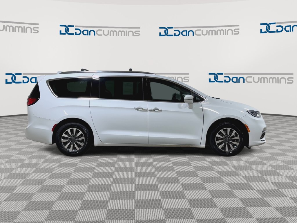 Used 2021 Chrysler Pacifica Touring-L FWD image 9