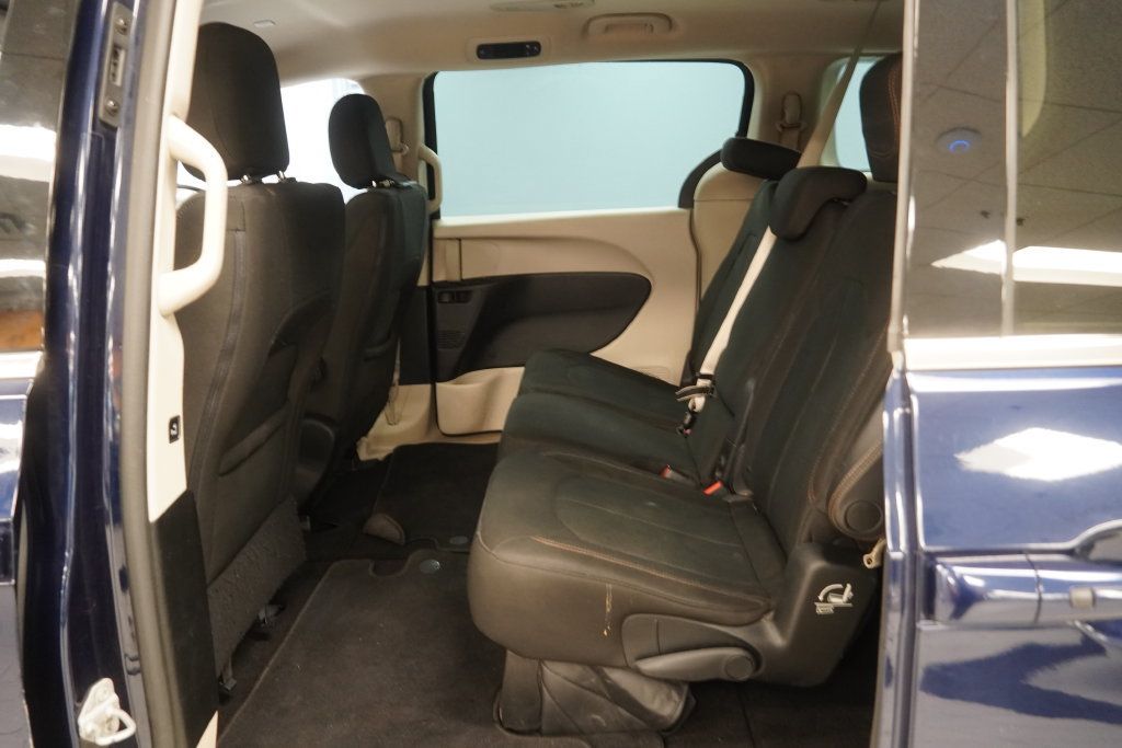 Used 2017 Chrysler Pacifica Touring FWD image 25