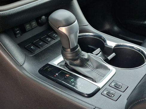 Certified 2019 Toyota Highlander XLE AWD/4WD image 19
