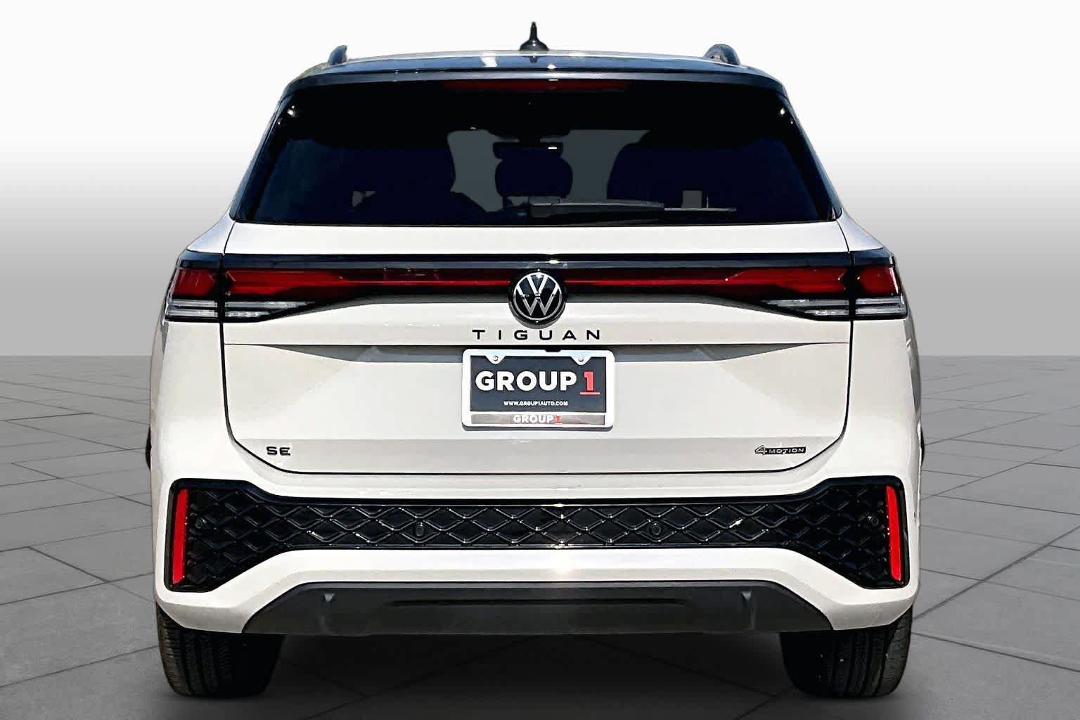 Used 2025 Volkswagen Tiguan SE R-Line AWD/4WD image 5
