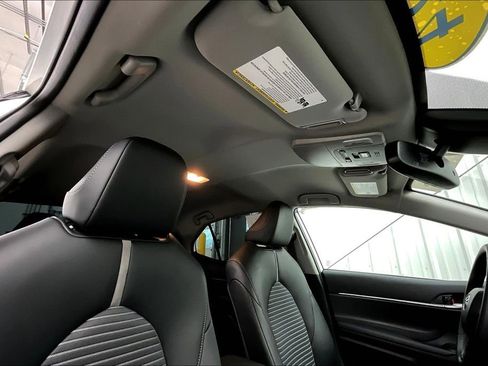 Used 2024 Toyota Camry SE image 25