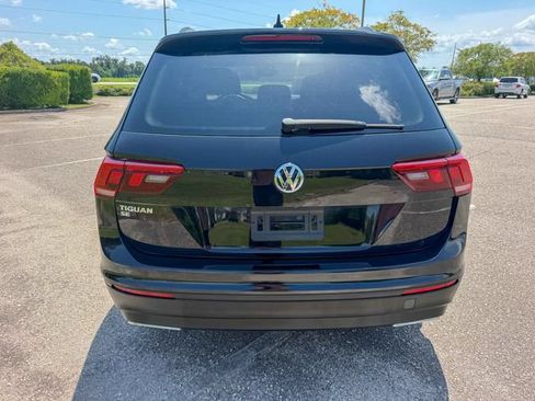 Used 2021 Volkswagen Tiguan SE FWD image 4
