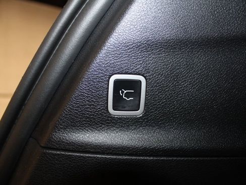 Used 2025 Chrysler Pacifica Select image 38