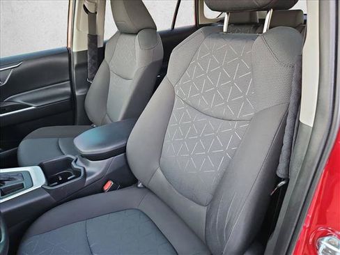 Used 2025 Toyota RAV4 XLE w/ Convenience Package FWD image 17