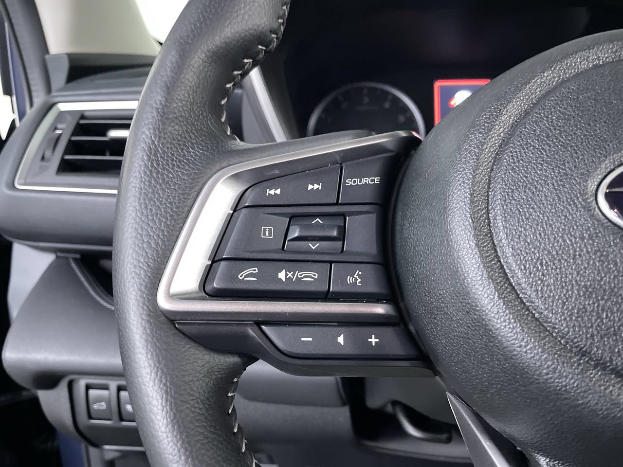 Used 2023 Subaru Ascent Limited AWD/4WD image 27