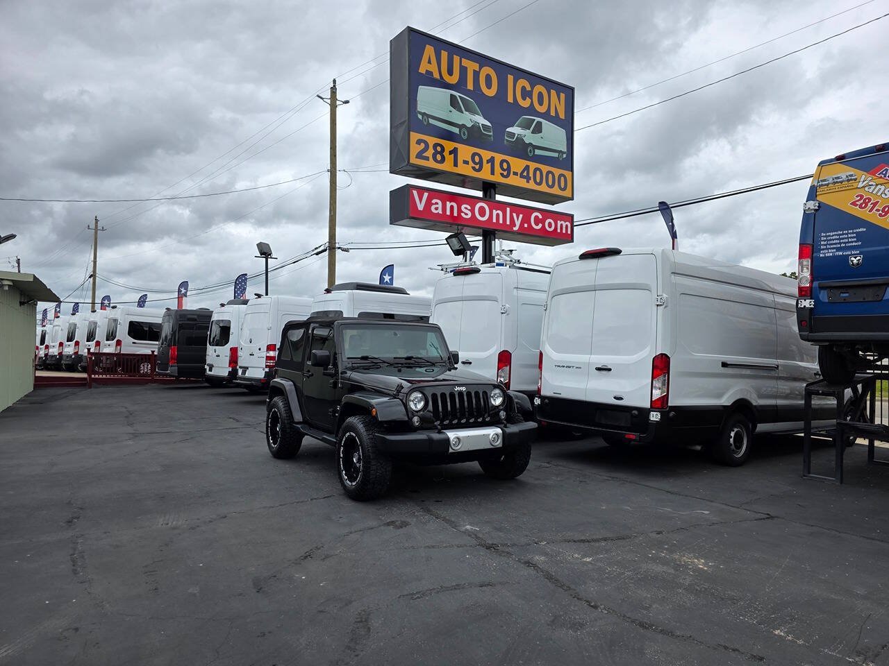 Used 2015 Jeep Wrangler Sahara w/ Connectivity Group AWD/4WD image 24