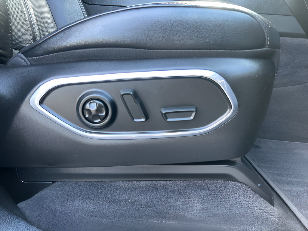 Used 2024 Jeep Wagoneer L Series III w/ Flexible Seating Group AWD/4WD image 37