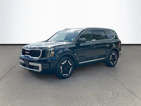 Used 2024 Kia Telluride EX w/ EX Captain's Chair Package AWD/4WD image 3