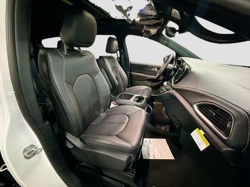 New 2026 Chrysler Pacifica Select image 29