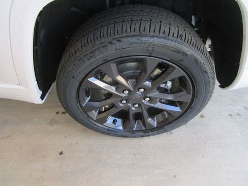 New 2026 Jeep Grand Cherokee L Limited image 9